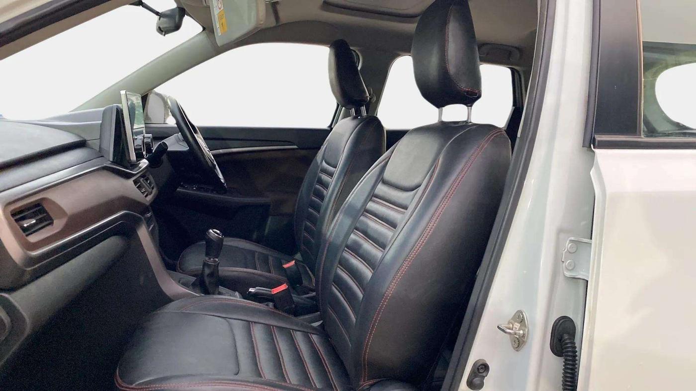 2023 Maruti BREZZA ZXI SMART HYBRID , Petrol, Manual, 29,442 km, Right Side Front Door Cabin