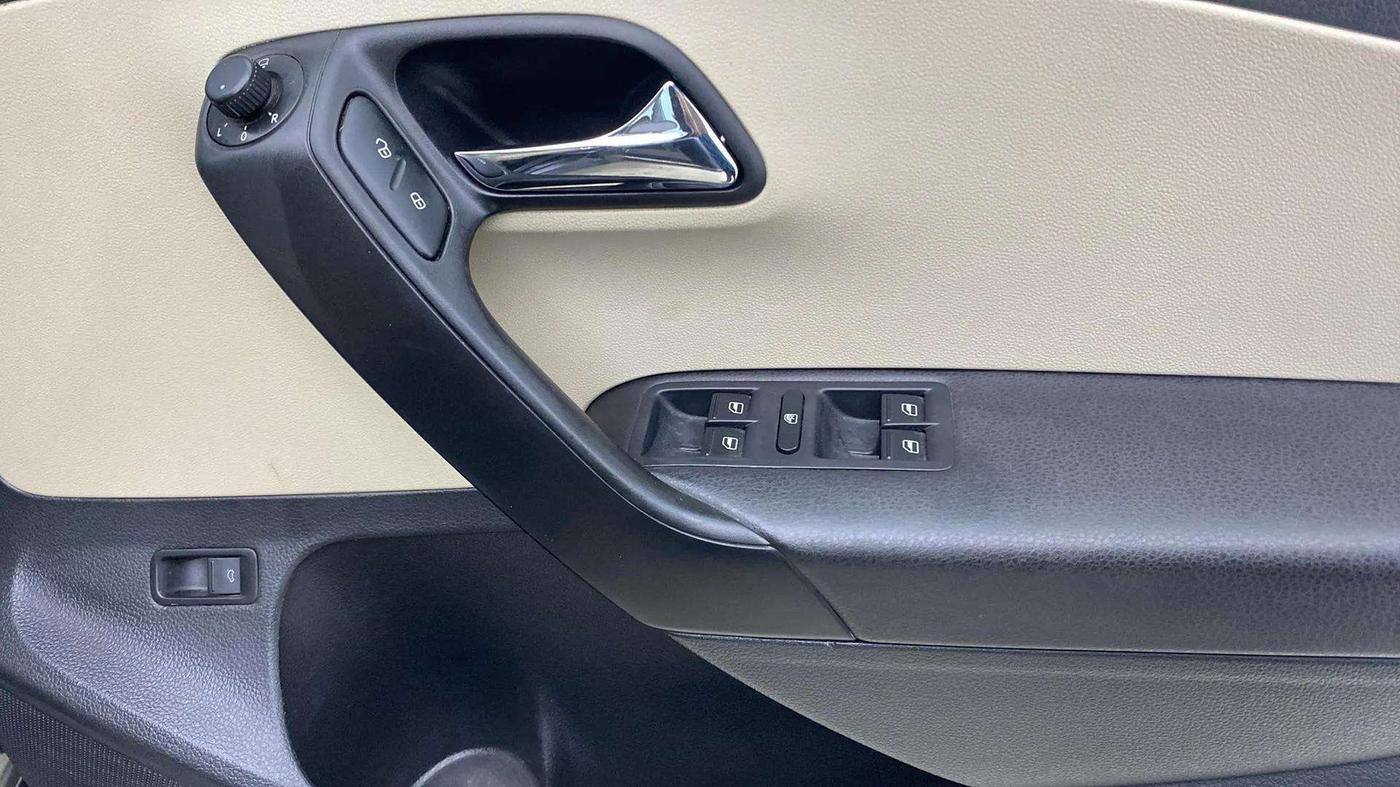 2020 Skoda Rapid STYLE TSI, Petrol, Manual, 33,618 km, Driver Side Door Panels Control