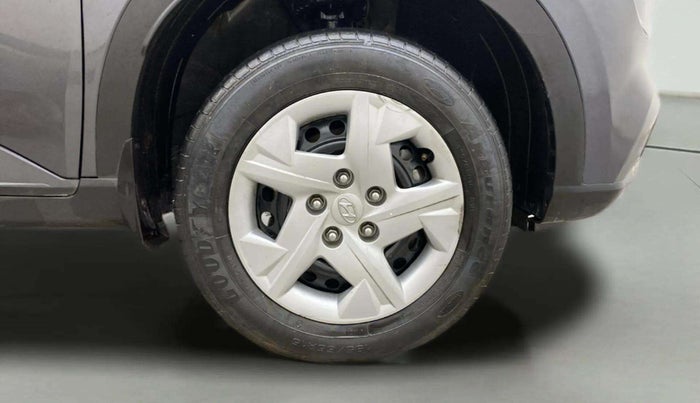 2021 Hyundai VENUE S 1.2, Petrol, Manual, 50,865 km, Right Front Wheel