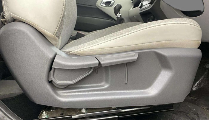 2022 Hyundai GRAND I10 NIOS SPORTZ 1.2 KAPPA VTVT, Petrol, Manual, 28,068 km, Driver Side Adjustment Panel
