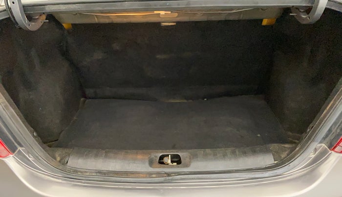 2015 Maruti Swift Dzire VXI, Petrol, Manual, 67,837 km, Boot Inside