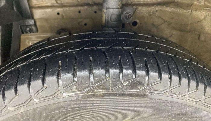 2015 Maruti Swift Dzire VXI, Petrol, Manual, 56,032 km, Left Front Tyre Tread