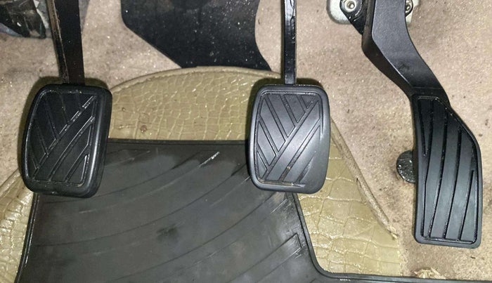 2015 Maruti Swift Dzire VXI, Petrol, Manual, 56,032 km, Pedals