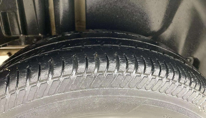 2015 Maruti Swift Dzire VXI, Petrol, Manual, 56,032 km, Right Rear Tyre Tread