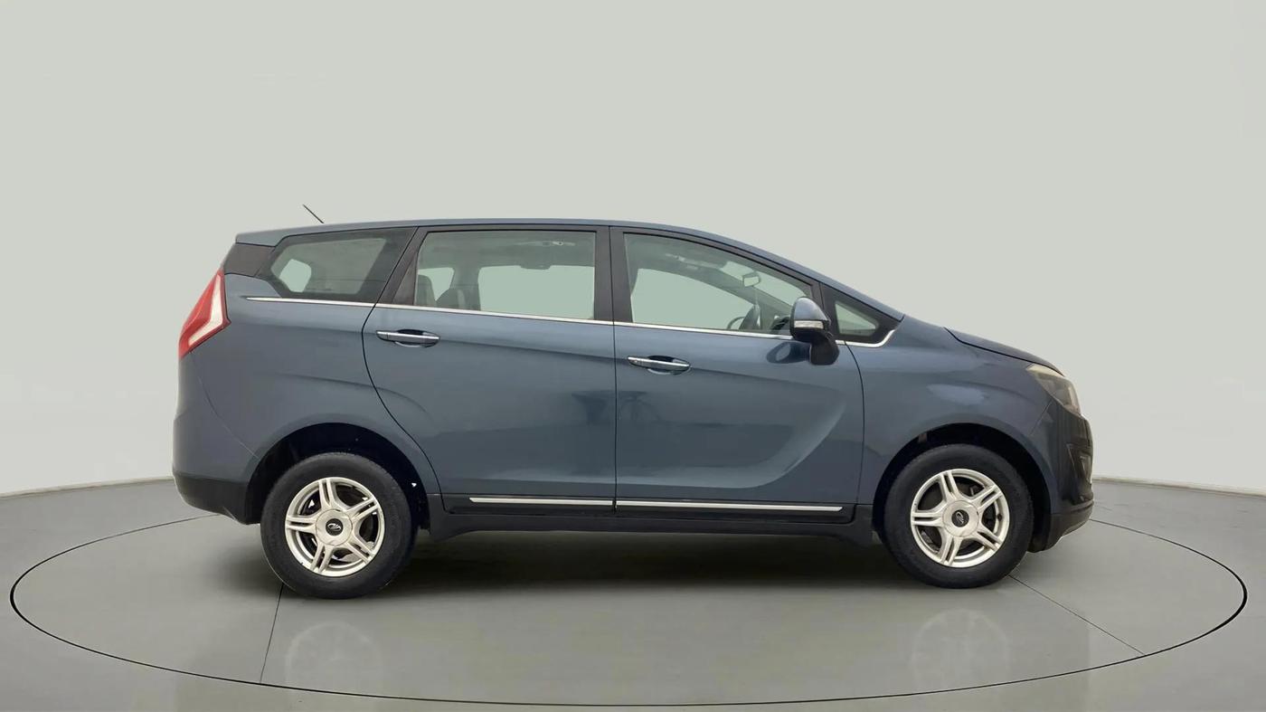 2018 Mahindra MARAZZO M6 7 STR, Diesel, Manual, 46,855 km, Right Side View