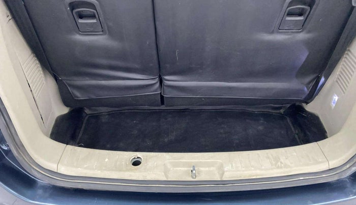 2018 Mahindra MARAZZO M6 7 STR, Diesel, Manual, 46,399 km, Boot Inside