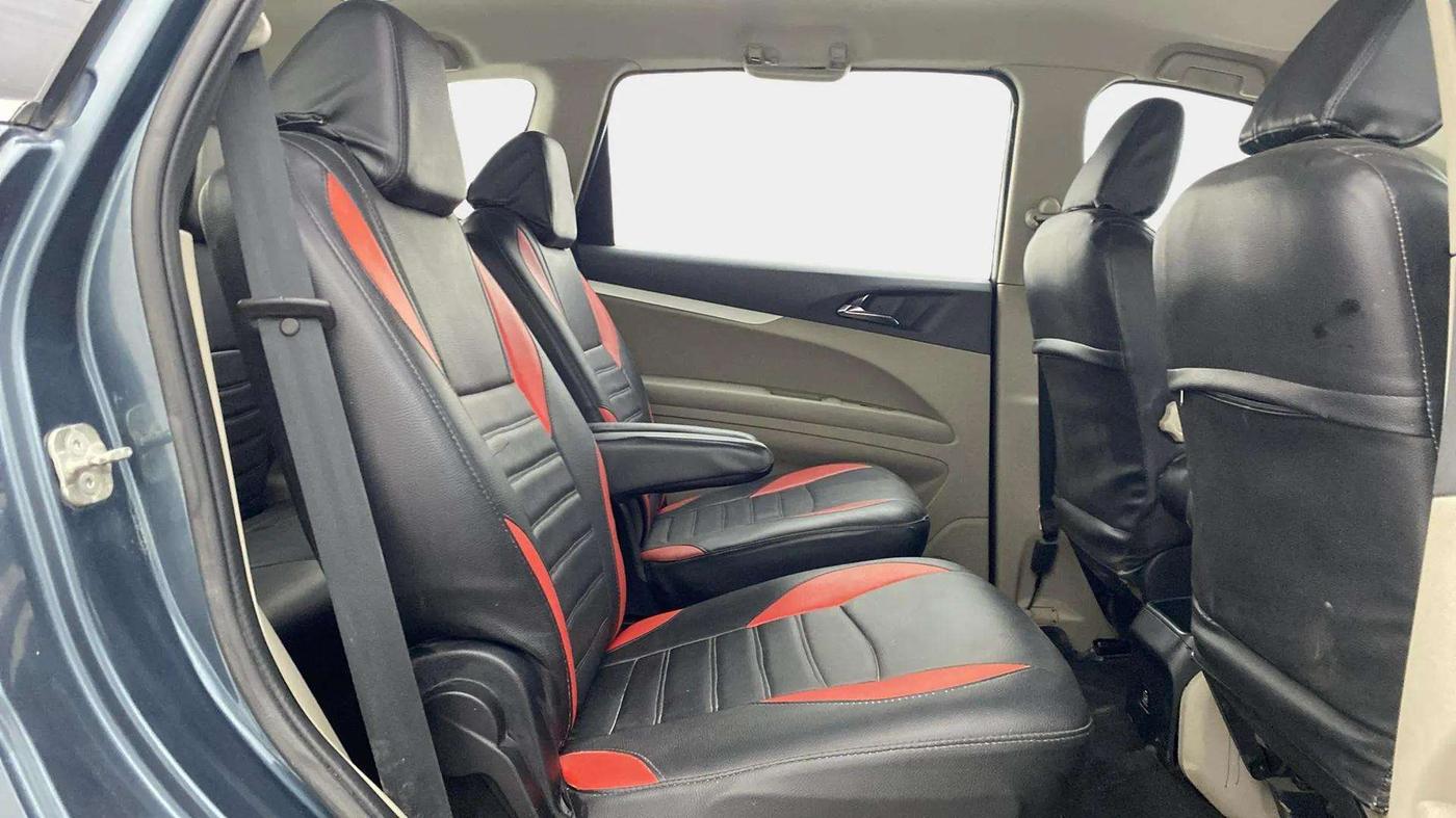 2018 Mahindra MARAZZO M6 7 STR, Diesel, Manual, 46,855 km, Right Side Rear Door Cabin