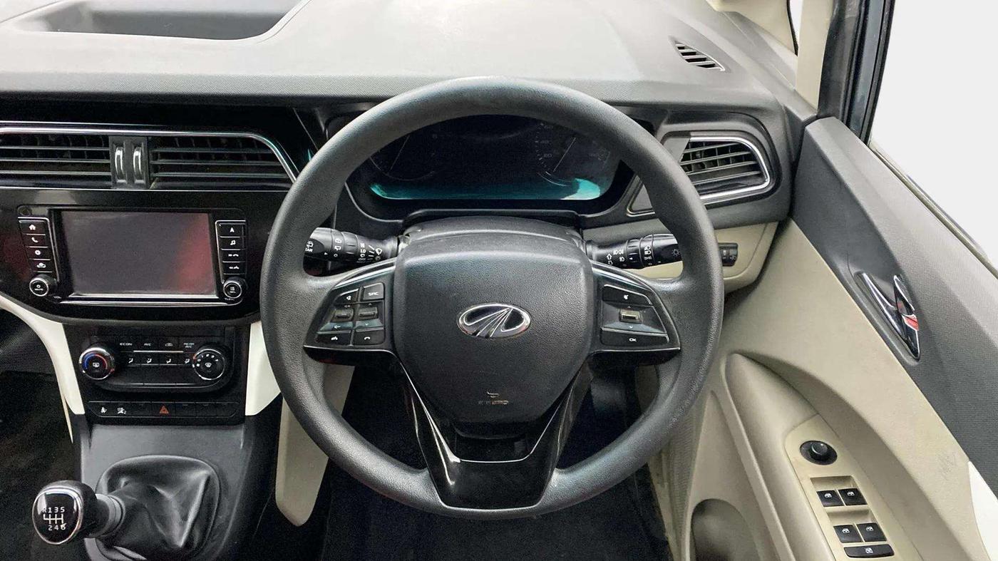 2018 Mahindra MARAZZO M6 7 STR, Diesel, Manual, 46,855 km, Steering Wheel Close Up