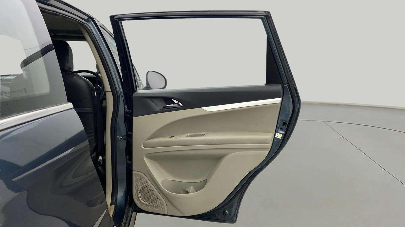 2018 Mahindra MARAZZO M6 7 STR, Diesel, Manual, 46,855 km, RHS Rear Door