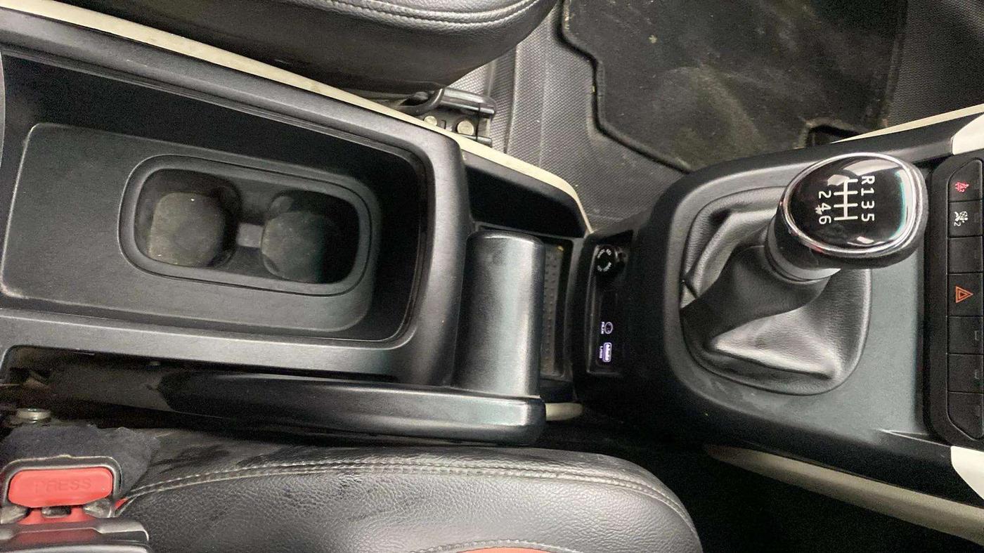 2018 Mahindra MARAZZO M6 7 STR, Diesel, Manual, 46,855 km, Gear Lever