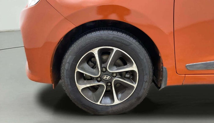 2017 Hyundai Grand i10 SPORTZ (O) AT 1.2 KAPPA VTVT, Petrol, Automatic, 1,13,983 km, Left Front Wheel