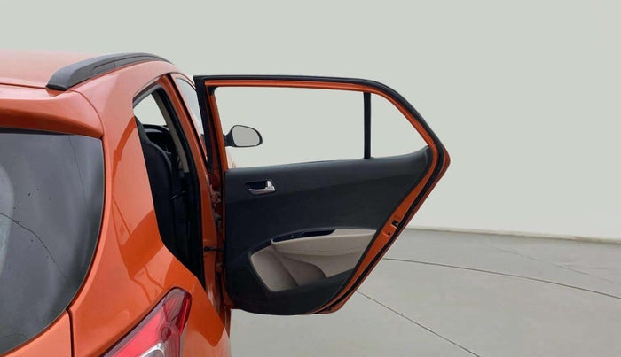 2017 Hyundai Grand i10 SPORTZ (O) AT 1.2 KAPPA VTVT, Petrol, Automatic, 1,13,983 km, RHS Rear Door