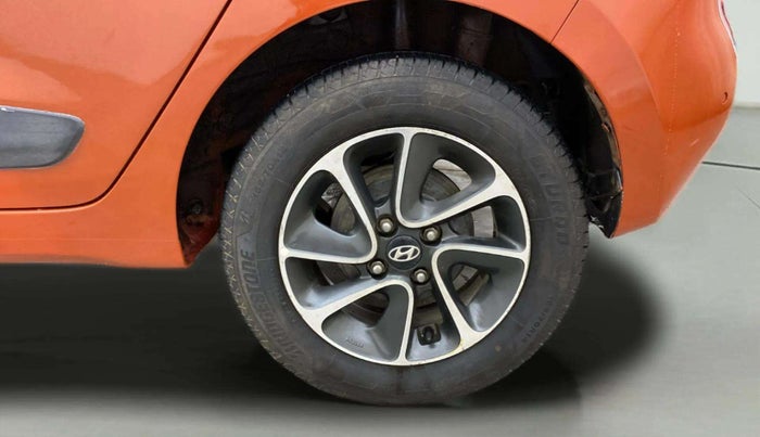 2017 Hyundai Grand i10 SPORTZ (O) AT 1.2 KAPPA VTVT, Petrol, Automatic, 1,13,983 km, Left Rear Wheel