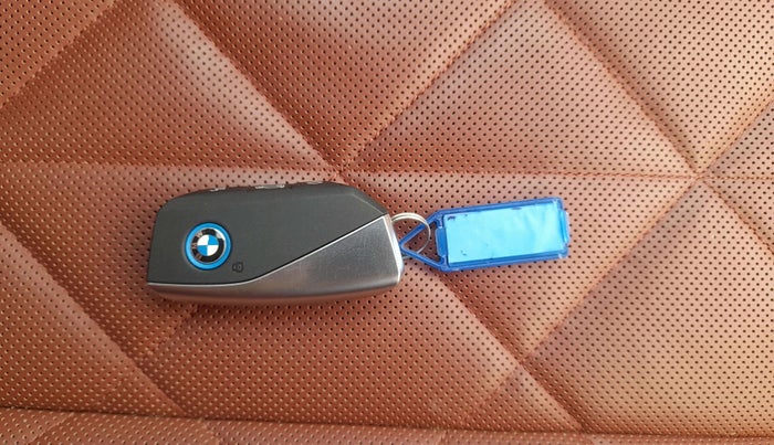 2023 BMW iX XDRIVE40 , Electric, Automatic, 3,237 km, Key Close Up