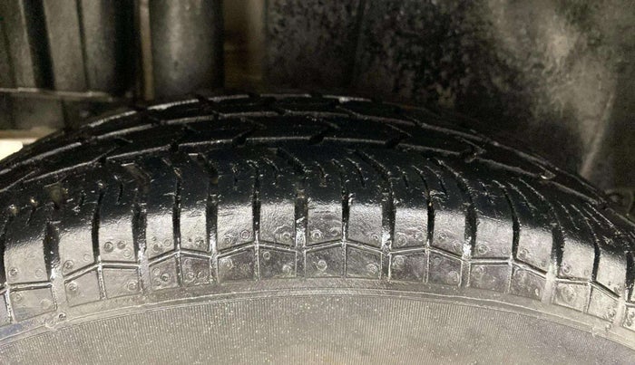 2014 Maruti Swift VXI, Petrol, Manual, 39,893 km, Right Rear Tyre Tread