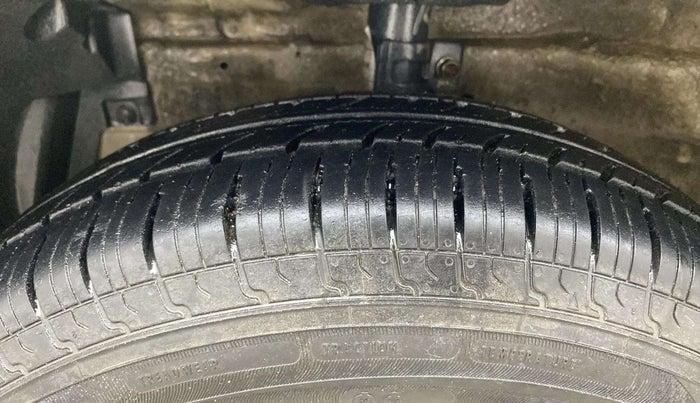 2014 Maruti Swift VXI, Petrol, Manual, 39,893 km, Left Front Tyre Tread