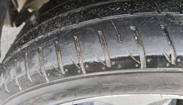 2019 Hyundai Verna 1.6 SX (O) CRDI MT, Diesel, Manual, 1,02,000 km, Right Rear Tyre Tread