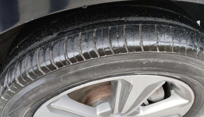 2019 Hyundai Verna 1.6 SX (O) CRDI MT, Diesel, Manual, 1,02,000 km, Right Front Tyre Tread