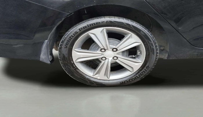 2019 Hyundai Verna 1.6 SX (O) CRDI MT, Diesel, Manual, 1,02,000 km, Right Rear Wheel