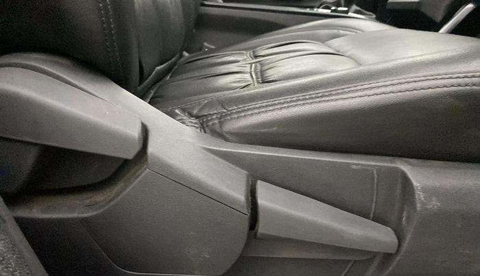 2021 Renault Kiger RXZ TURBO MT DUAL TONE, Petrol, Manual, 44,010 km, Driver Side Adjustment Panel