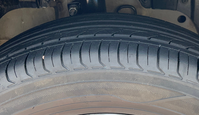2015 Ford Ecosport TITANIUM 1.5L PETROL AT, Petrol, Automatic, 97,172 km, Right Front Tyre Tread
