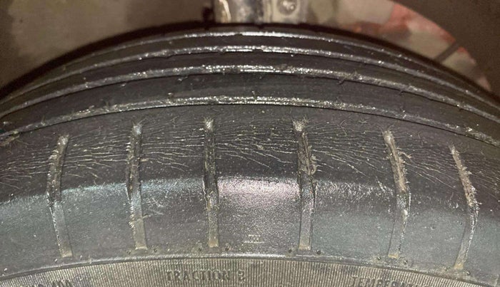 2018 Maruti Swift ZXI PLUS, Petrol, Manual, 61,357 km, Right Front Tyre Tread