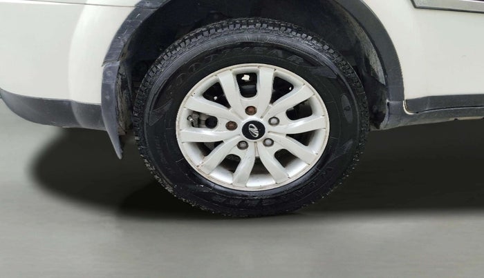 2016 Mahindra XUV500 W10 AT, Diesel, Automatic, 1,05,024 km, Right Rear Wheel