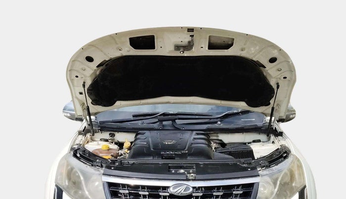 2016 Mahindra XUV500 W10 AT, Diesel, Automatic, 1,05,024 km, Open Bonet