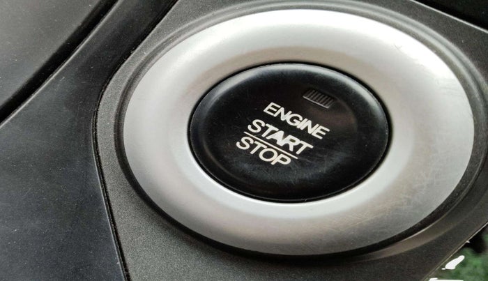 2016 Mahindra XUV500 W10 AT, Diesel, Automatic, 1,05,024 km, Keyless Start/ Stop Button