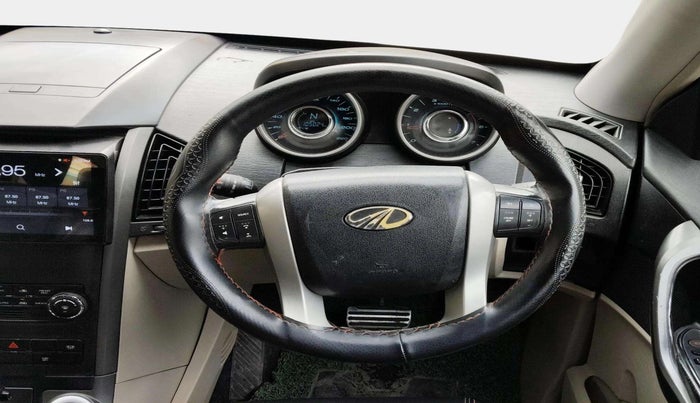 2016 Mahindra XUV500 W10 AT, Diesel, Automatic, 1,05,024 km, Steering Wheel Close Up