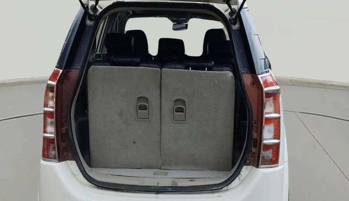 2016 Mahindra XUV500 W10 AT, Diesel, Automatic, 1,05,024 km, Boot Inside