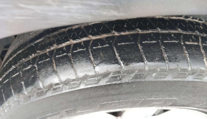 2016 Mahindra XUV500 W10 AT, Diesel, Automatic, 1,05,024 km, Left Front Tyre Tread