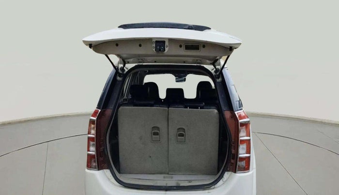 2016 Mahindra XUV500 W10 AT, Diesel, Automatic, 1,05,024 km, Boot Door Open