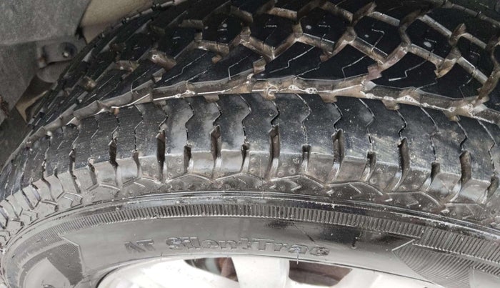 2016 Mahindra XUV500 W10 AT, Diesel, Automatic, 1,05,024 km, Left Rear Tyre Tread