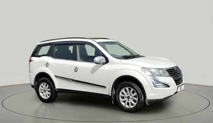 2016 Mahindra XUV500 W10 AT, Diesel, Automatic, 1,05,024 km, SRP