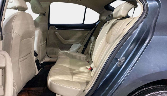 2018 Skoda Octavia L&K 1.8 TSI AT, Petrol, Automatic, 51,352 km, Right Side Rear Door Cabin