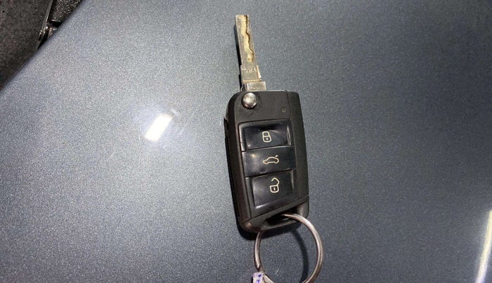 2018 Skoda Octavia L&K 1.8 TSI AT, Petrol, Automatic, 51,352 km, Key Close Up