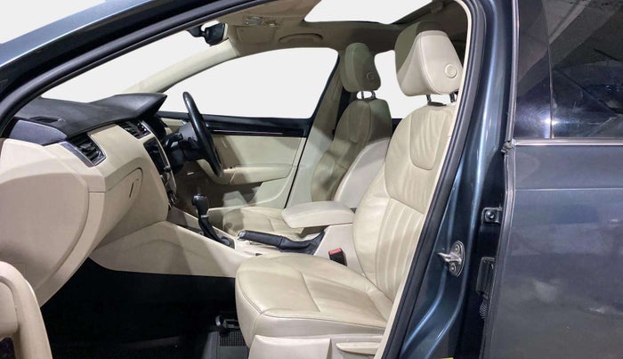 2018 Skoda Octavia L&K 1.8 TSI AT, Petrol, Automatic, 51,352 km, Right Side Front Door Cabin