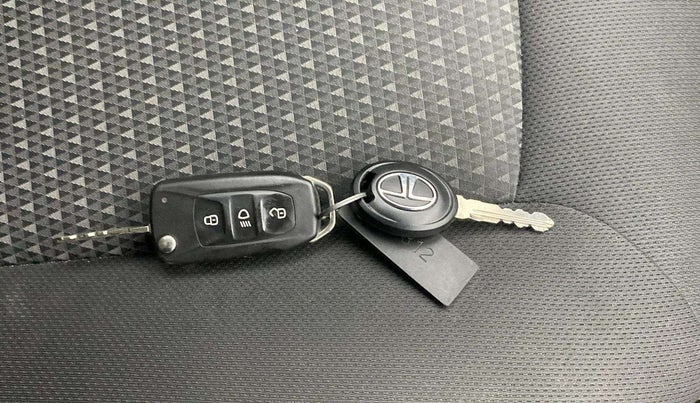 2018 Tata Tiago XZ PETROL, Petrol, Manual, 43,507 km, Key Close Up