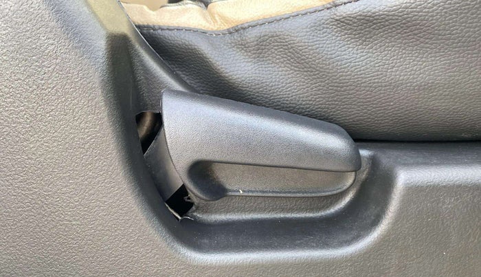 2018 Maruti Wagon R 1.0 VXI AMT, Petrol, Automatic, 27,852 km, Driver Side Adjustment Panel