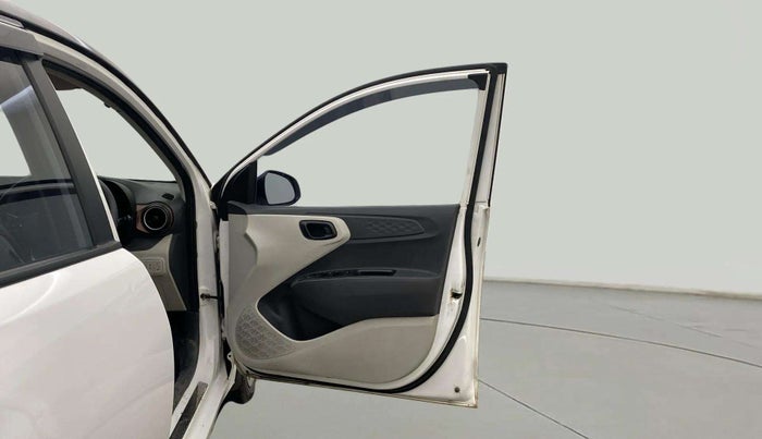 2023 Hyundai AURA S 1.2 CNG, CNG, Manual, 50,609 km, RHS Front Door