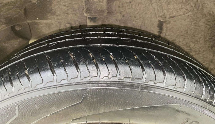 2021 Tata NEXON XM SUNROOF DIESEL, Diesel, Manual, 63,546 km, Right Rear Tyre Tread
