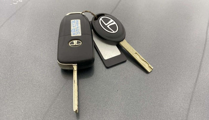2021 Tata NEXON XM SUNROOF DIESEL, Diesel, Manual, 63,546 km, Key Close Up