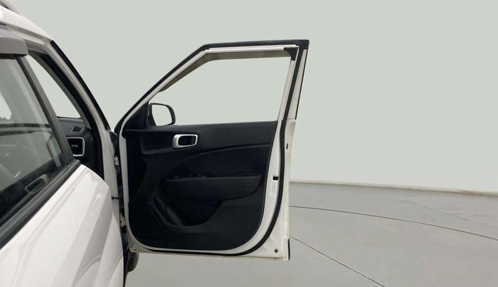 2021 Hyundai VENUE S+ 1.2, CNG, Manual, 73,564 km, RHS Front Door