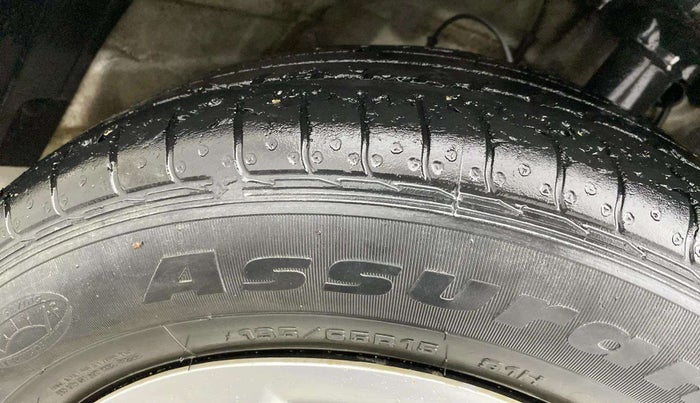 2021 Hyundai VENUE S+ 1.2, CNG, Manual, 73,564 km, Right Front Tyre Tread