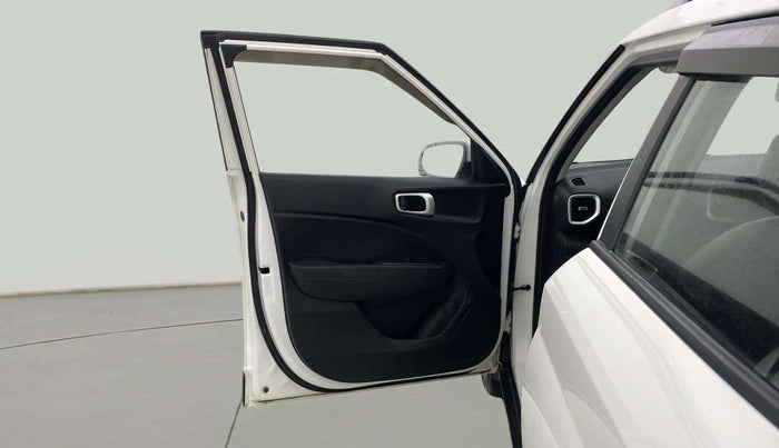 2021 Hyundai VENUE S+ 1.2, CNG, Manual, 73,564 km, LHS Front Door
