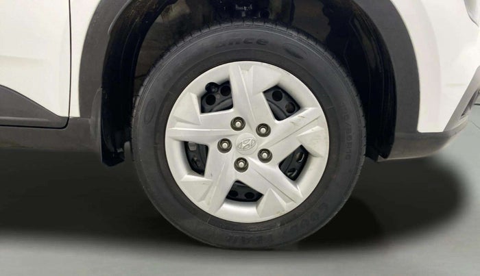 2021 Hyundai VENUE S+ 1.2, CNG, Manual, 73,564 km, Right Front Wheel