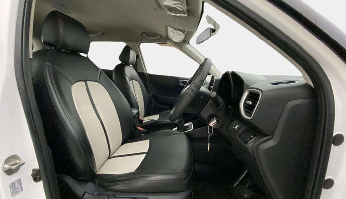 2021 Hyundai VENUE S+ 1.2, CNG, Manual, 73,564 km, Right Side Front Door Cabin