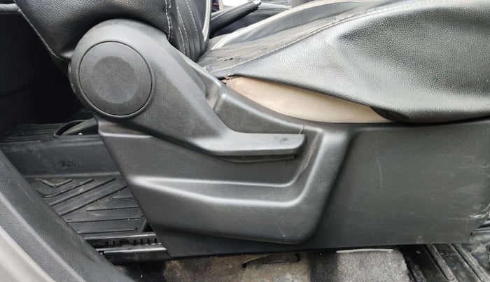2019 Maruti New Wagon-R VXI 1.0 AMT, Petrol, Automatic, 82,206 km, Driver Side Adjustment Panel