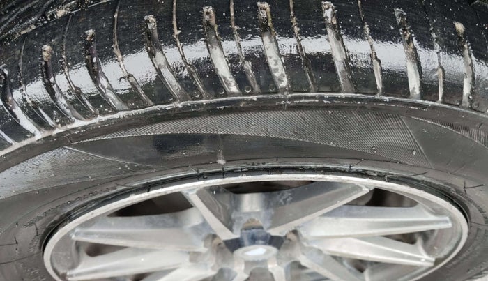 2019 Maruti New Wagon-R VXI 1.0 AMT, Petrol, Automatic, 82,206 km, Right Front Tyre Tread